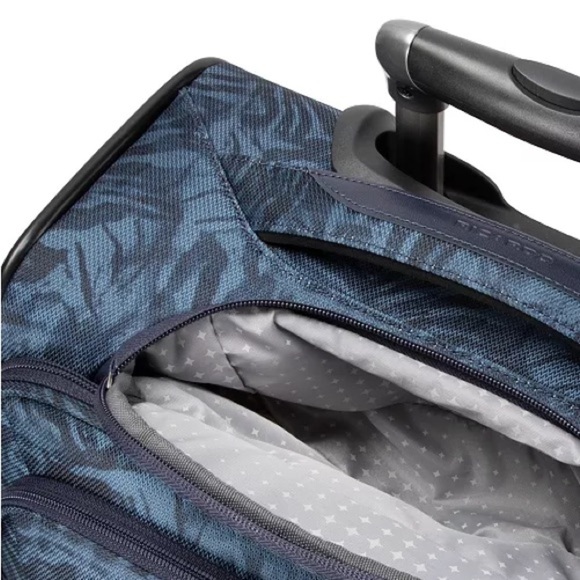 Ricardo Hardside Avalon 22.5" Lightweight Carry On Spinner Luggage suitcase - Picture 5 of 16